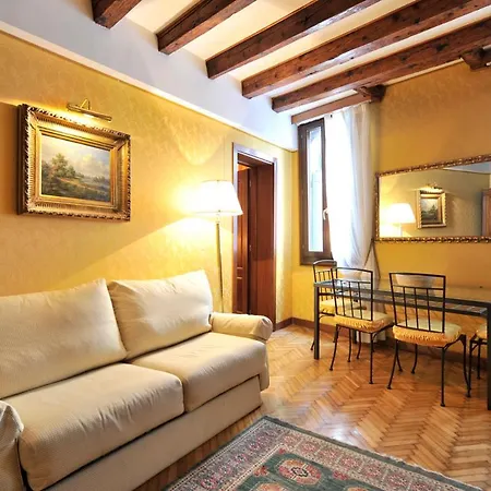 Caerano Di San Marco Sleeps 11 Air Con * Venice