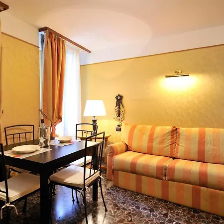 Apartment Caerano Di San Marco Sleeps 11 Air Con *