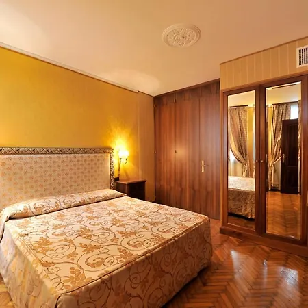 Apartment Caerano Di San Marco Sleeps 11 Air Con Venice