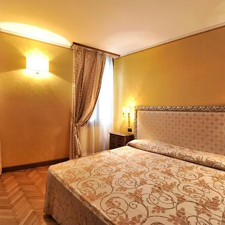 Apartment Caerano Di San Marco Sleeps 11 Air Con