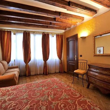 Caerano Di San Marco Sleeps 11 Air Con *