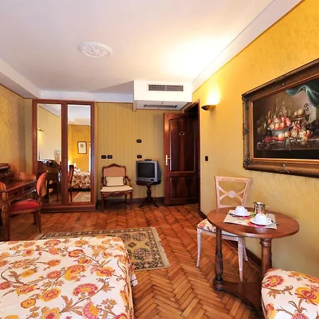 Apartment Caerano Di San Marco Sleeps 11 Air Con Venice