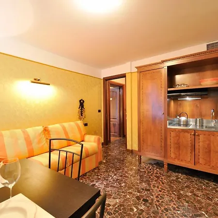 Caerano Di San Marco Sleeps 11 Air Con